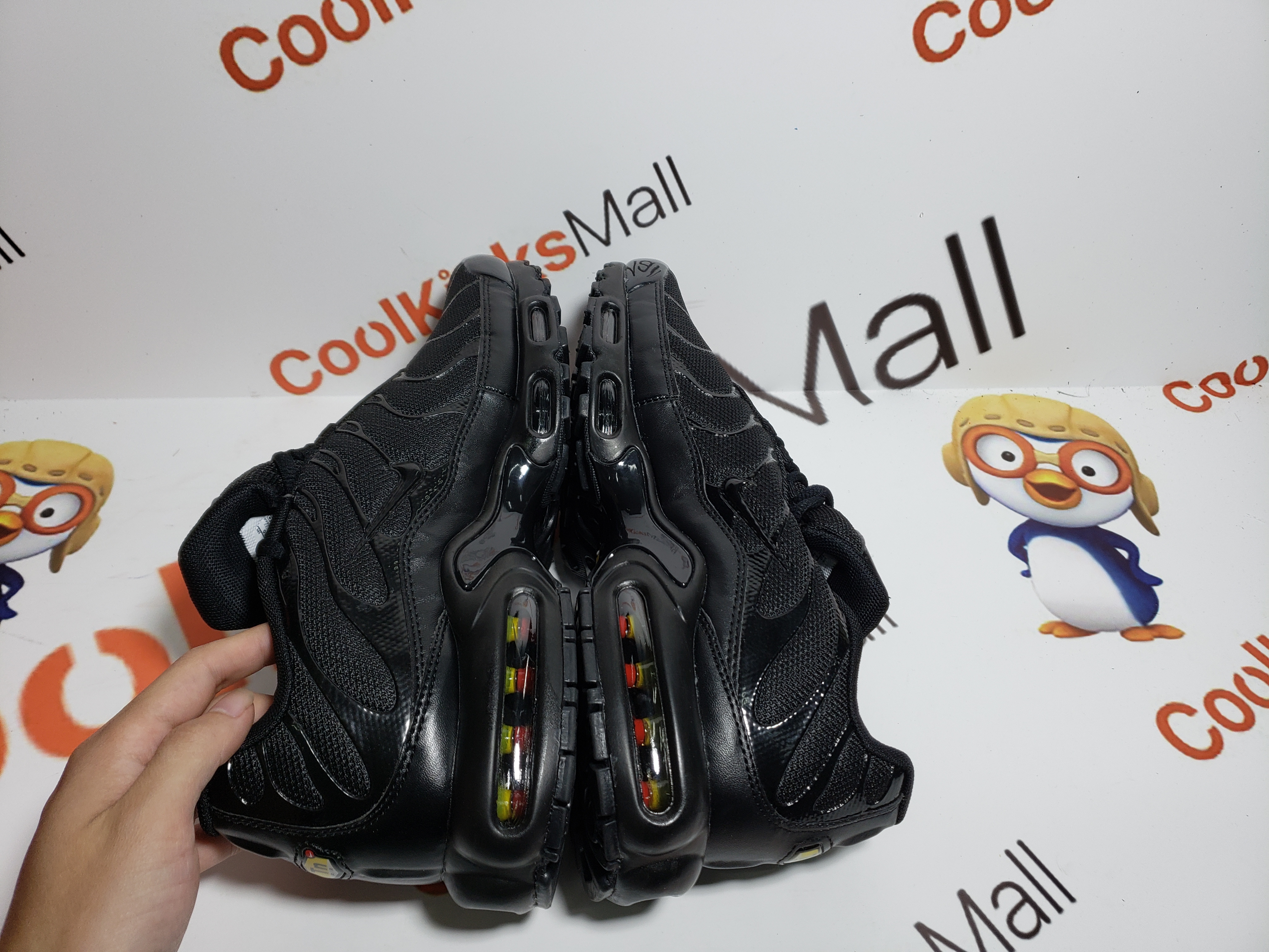 Coolkicks |G5 Air Max Plus Triple Black,604133-050