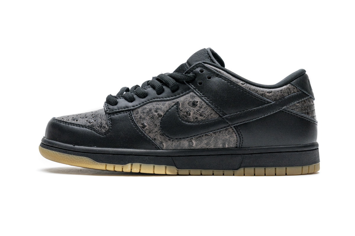 GET SB Dunk Low Ostrich