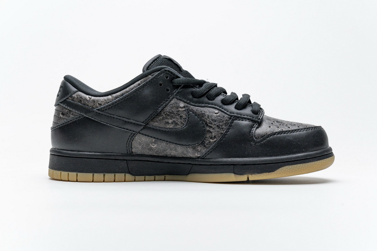 GET SB Dunk Low Ostrich
