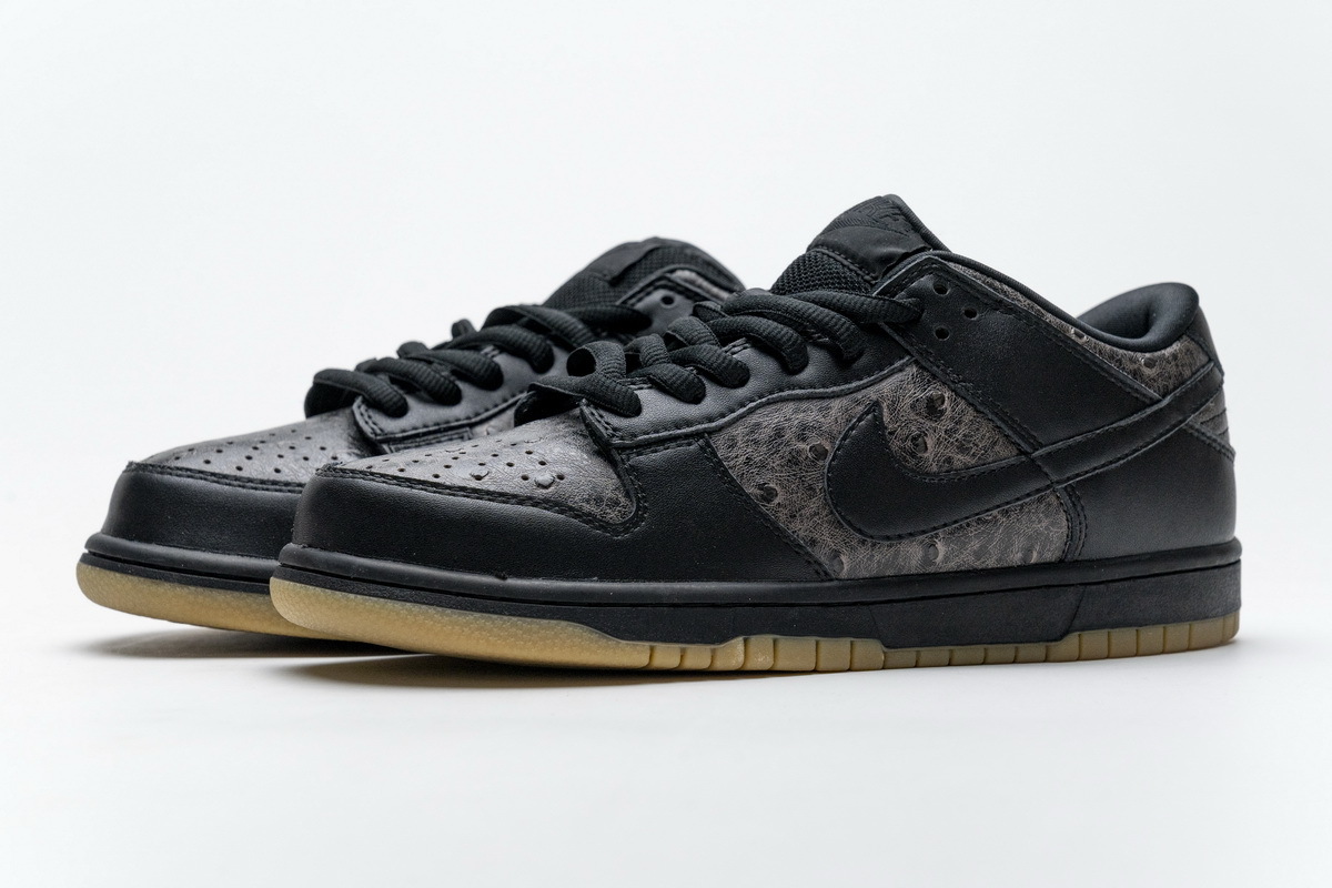 GET SB Dunk Low Ostrich