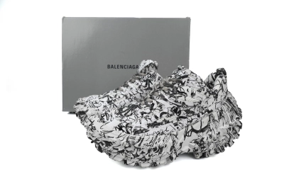 PKGoden  Balenciaga Defender Graffiti 685611 W2RAM 9010 02