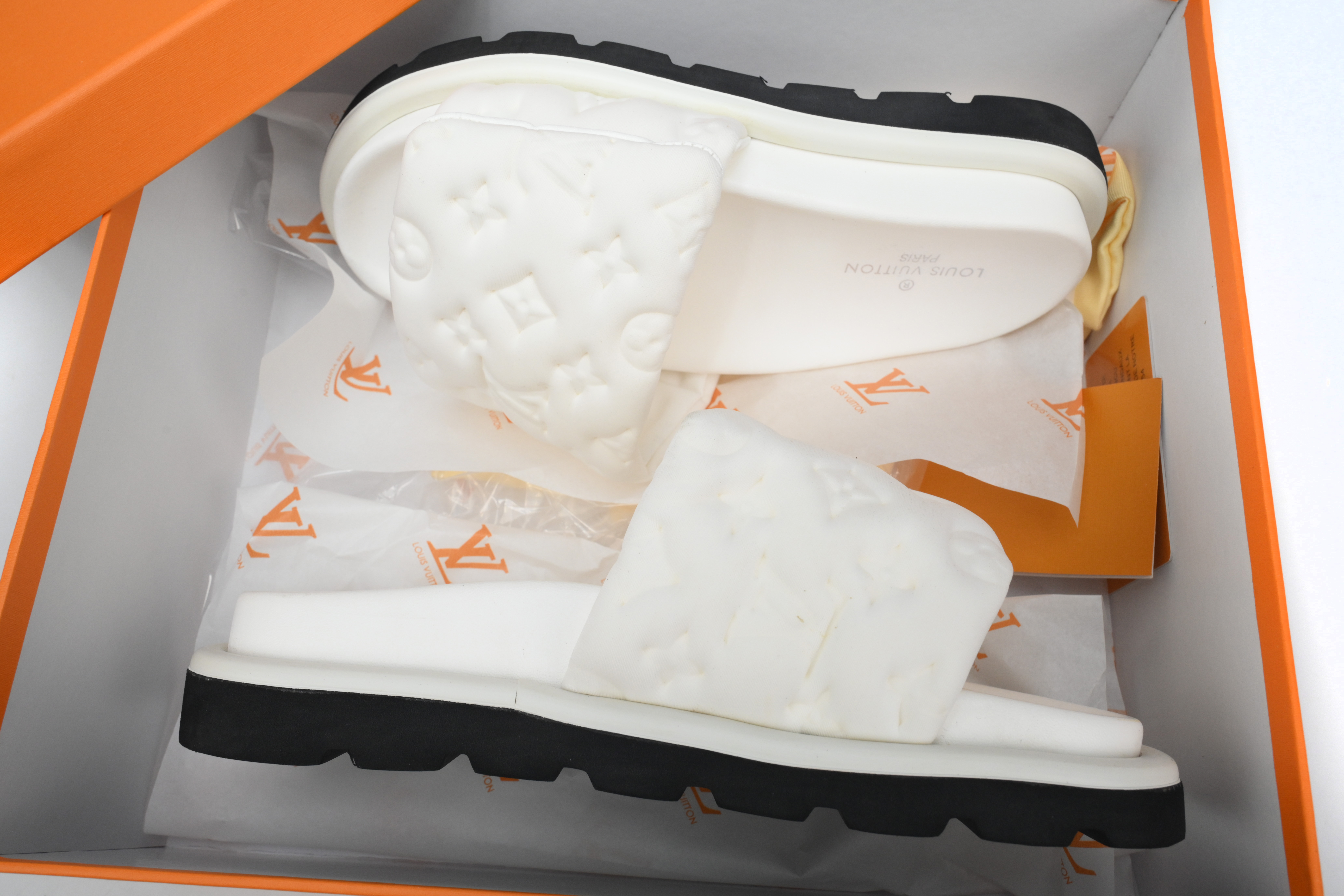 PKGoden LOUIS VUITTON Pool Pillow White