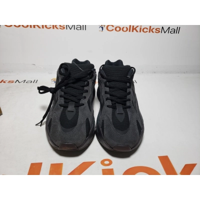 G5 Yeezy Boost 700 V2 Vanta 02