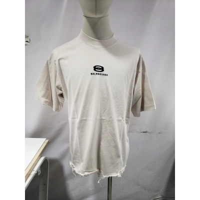 Balenciaga KT23105 T-shirt 02