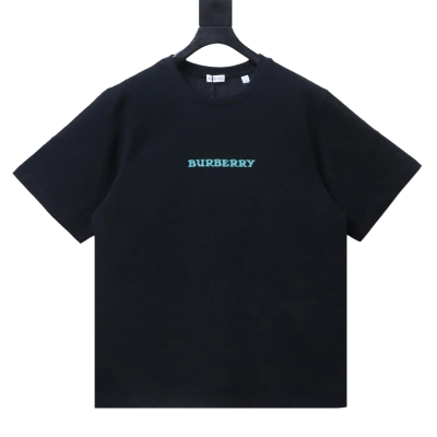 Burberry SS26 Short-Sleeve T-Shirt with Equestrian Knight Print on the Back Black 01