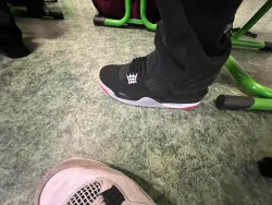PKGoden Air Jordan 4 Retro Bred (2019),308497-060 review Steve Robles 01