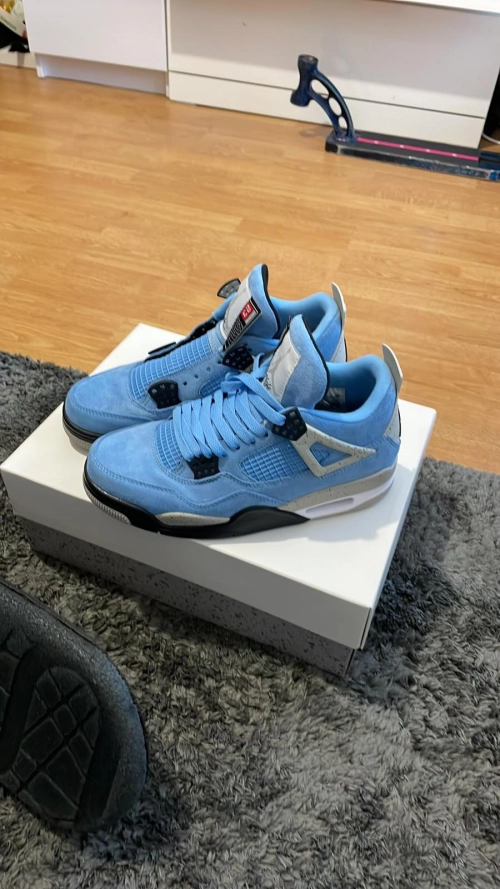 GET Air Jordan 4 SE University Blue, CT8527-400 review 