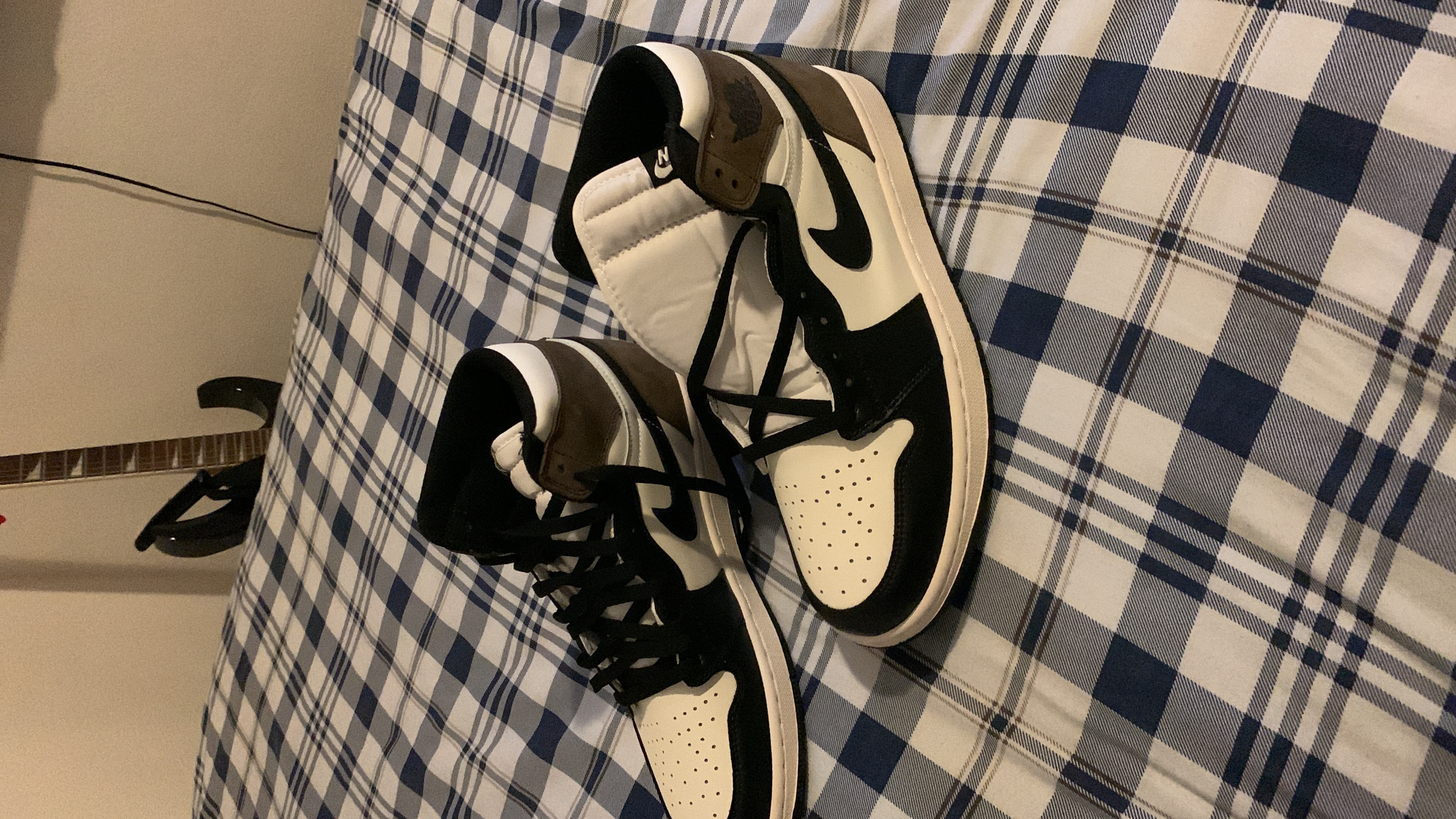 Coolkicks | BoostMasterLin Air Jordan 1 Retro High Dark Mocha,555088-105   review 0