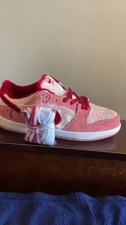 Cool Kicks | GET SB Dunk Low StrangeLove Skateboards ,CT2552-800 review shop cool kicks 04