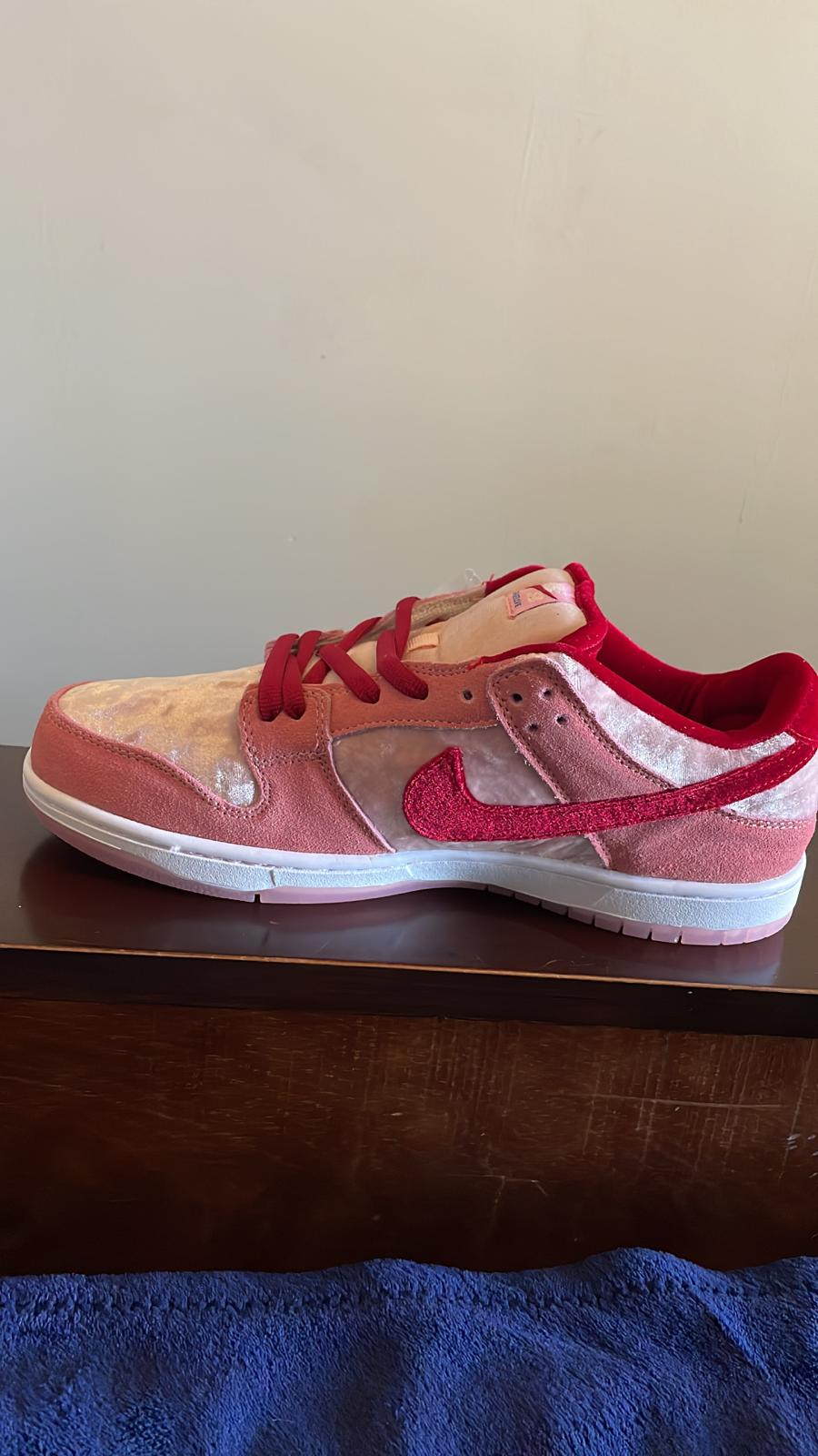 Cool Kicks | GET SB Dunk Low StrangeLove Skateboards ,CT2552-800 review shop cool kicks 04