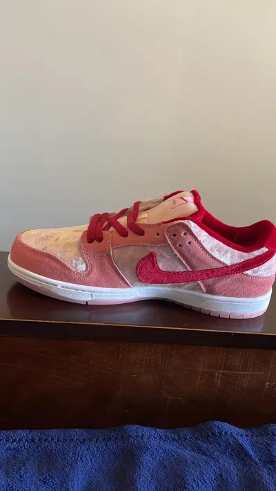 Cool Kicks | GET SB Dunk Low StrangeLove Skateboards ,CT2552-800 review shop cool kicks 04