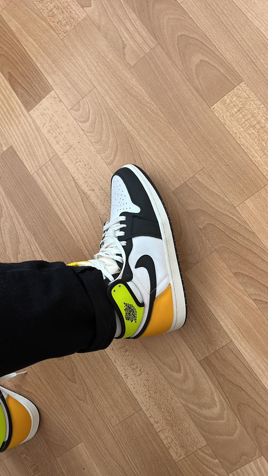 Cool Kicks | GET Air Jordan 1 Retro High GET Volt Gold,555088-118 review coolkicksmall 01