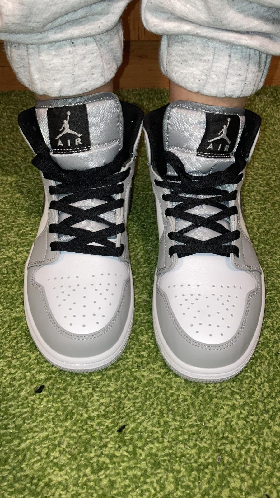 Coolkicks | GET Air Jordan 1 Mid Light Smoke Grey,554724-092 review 2