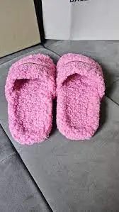 Balenciaga Furry Slide Black/White/Pink/Grey review 0