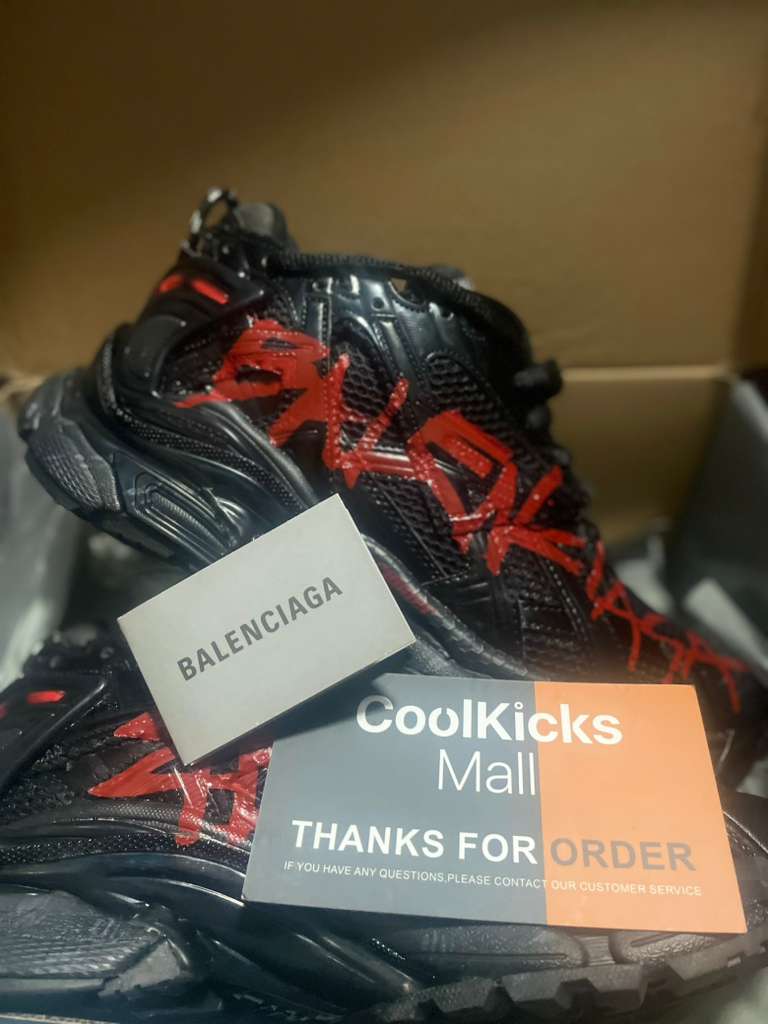 PKGoden Balenciaga Runner Black And Red Characters 677402 W3RB1 0102  review David Gamez 01