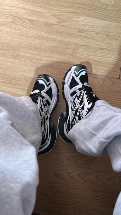 PKGoden Balenciaga 7th Runner Black White 677403W3RB29010 review Pataki Vanessza