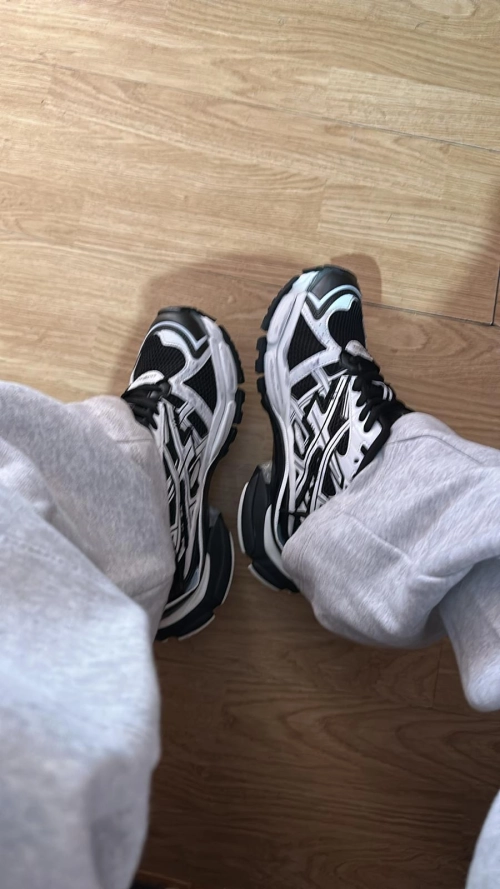 PKGoden Balenciaga 7th Runner Black White 677403W3RB29010 review 