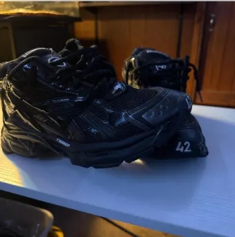 PKGoden Balenciaga Runner Black 656065W3RA11000  review Roe M 00