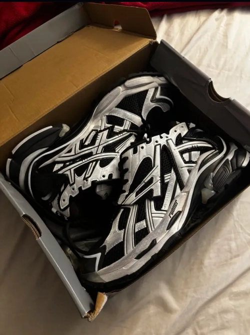 PKGoden Balenciaga 7th Runner Black White 677403W3RB29010 review 