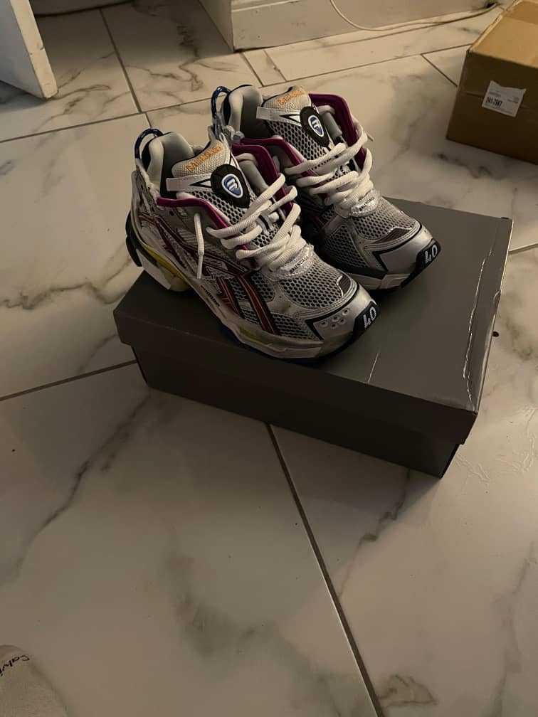 PKGoden Balenciaga 7th Runner Silver Purple 677403W3RB68123 review feedback from whatsapp customer 01