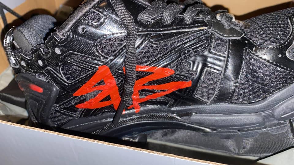 PKGoden Balenciaga Runner Black And Red Characters 677402 W3RB1 0102  review 1