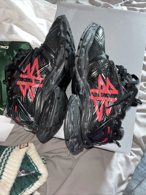 PKGoden Balenciaga Runner Black And Red Characters 677402 W3RB1 0102  review 