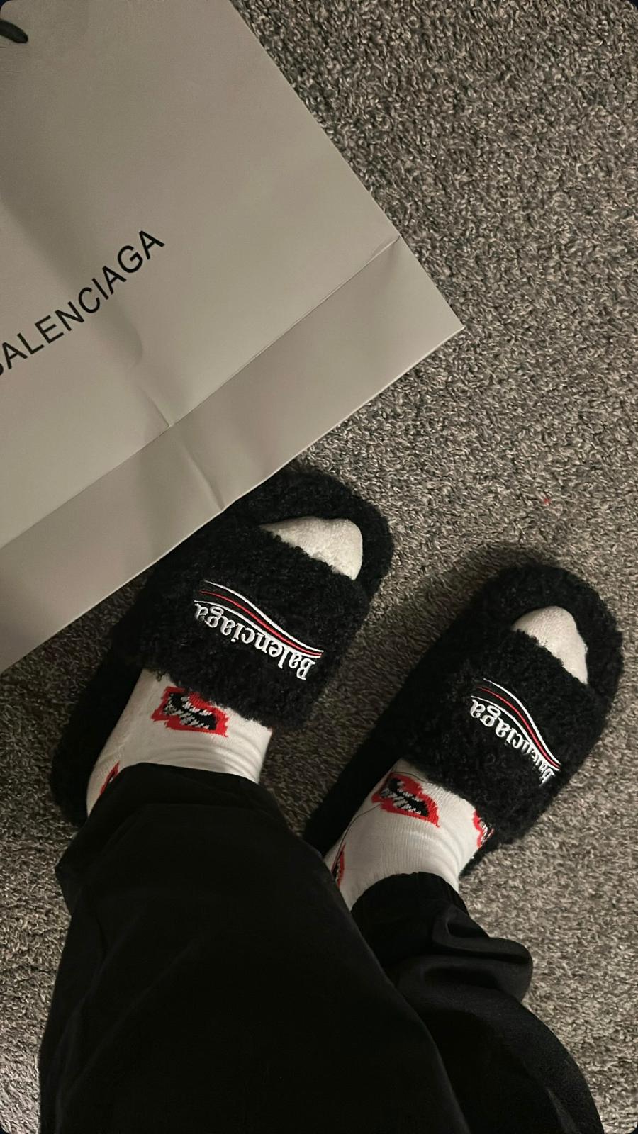 Balenciaga Furry Slide Black/White/Pink/Grey/Red/Green/Blue review feeback from whatsapp customer 00