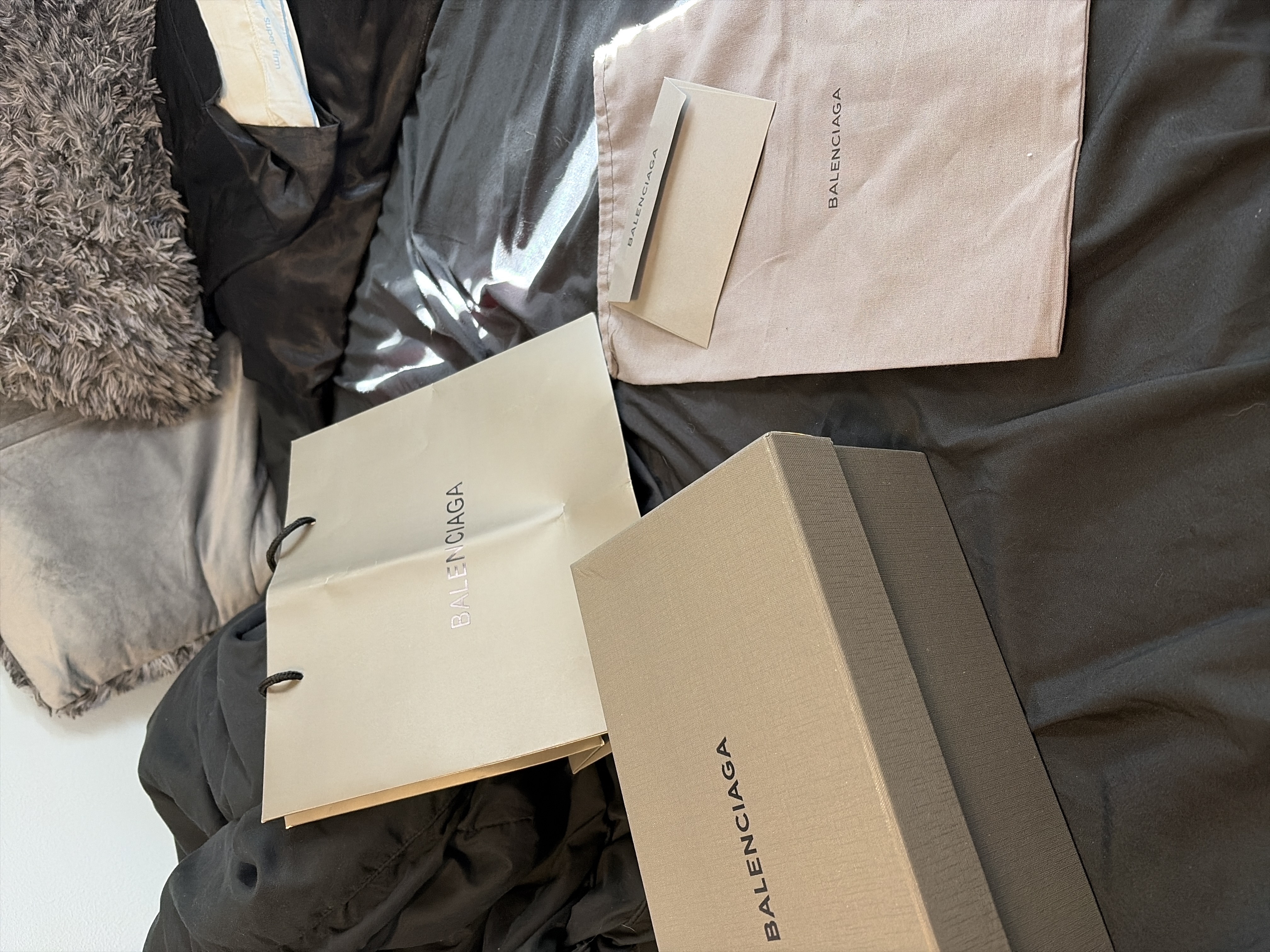 Flash Sale | Balenciaga Furry Slide Black/White/Pink/Grey/Red/Green/Blue review xavier 02