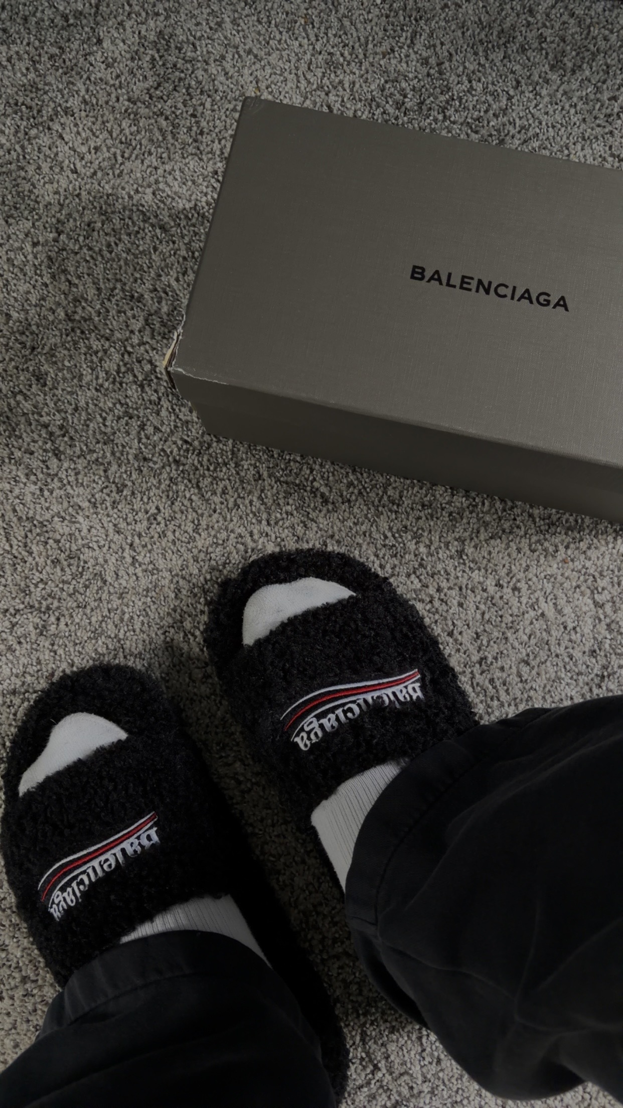 Flash Sale | Balenciaga Furry Slide Black/White/Pink/Grey/Red/Green/Blue review xavier