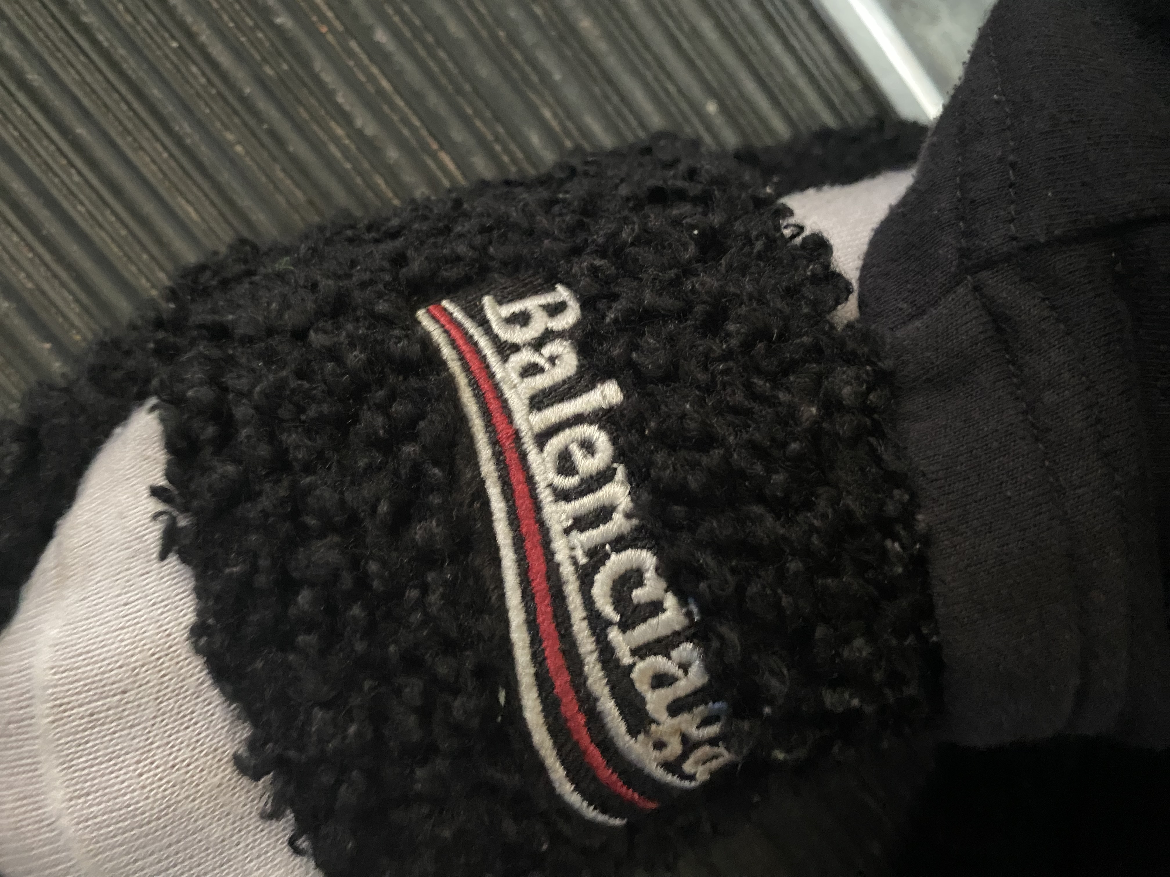 Flash Sale | Balenciaga Furry Slide Black/White/Pink/Grey/Red/Green/Blue/Orange review 0