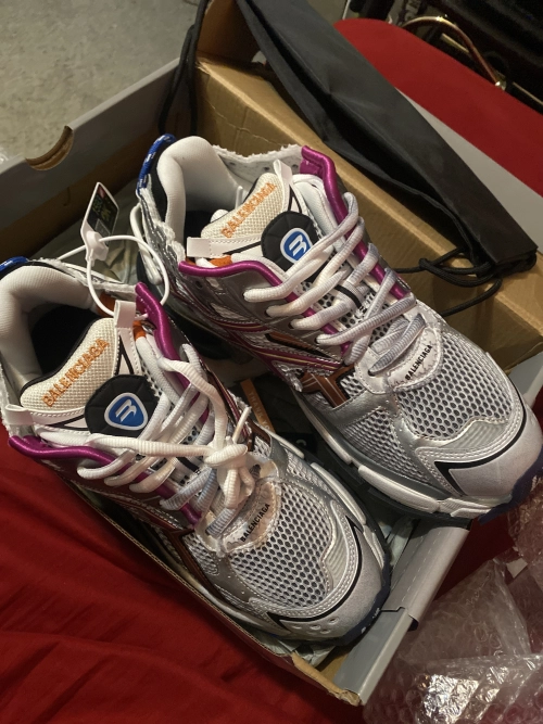 Flash sale| PKGoden Balenciaga 7th Runner Silver Purple 677403W3RB68123 review 