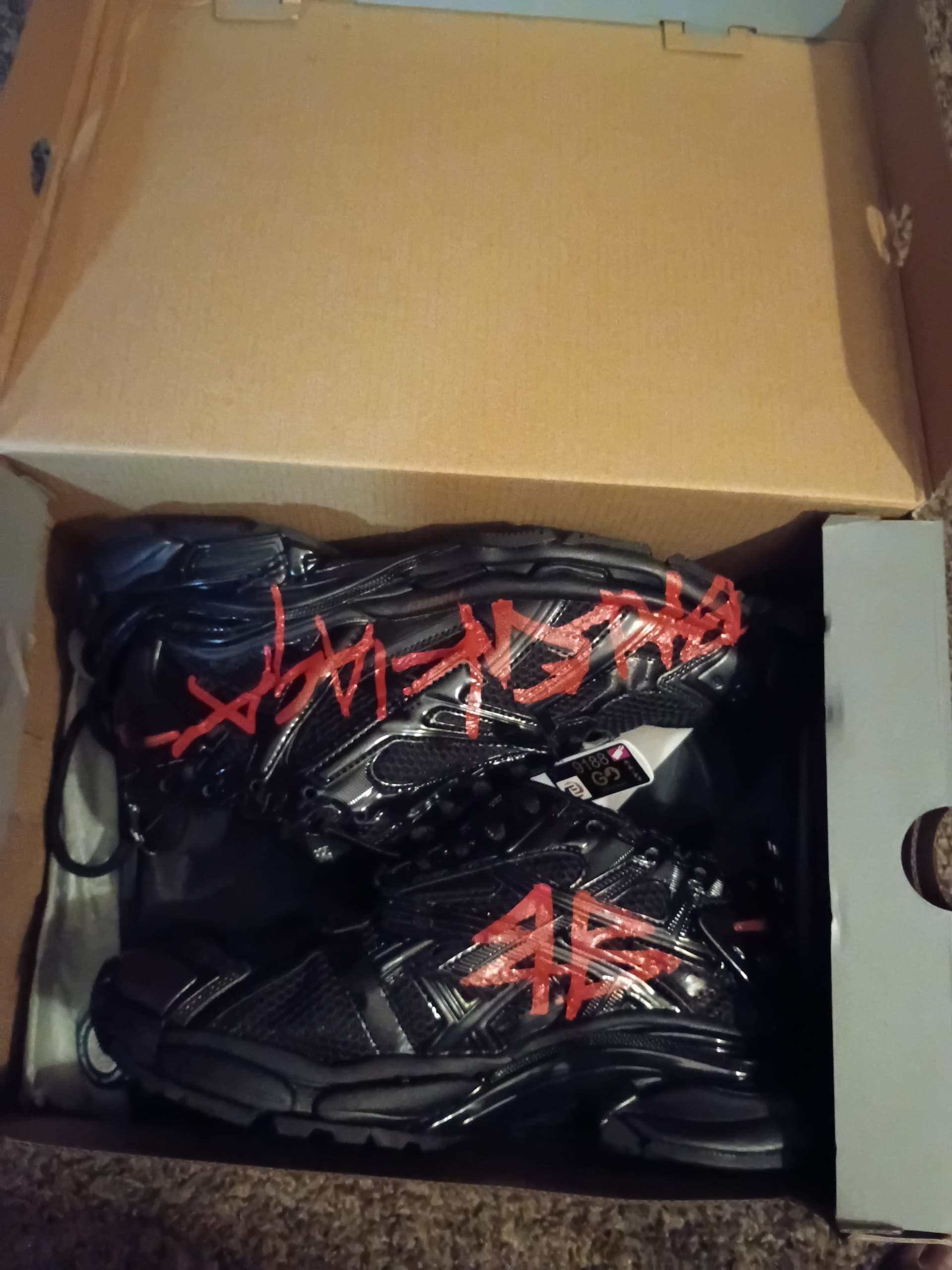 PKGoden Balenciaga Runner Black And Red Characters 677402 W3RB1 0102  review Robert Davis 01