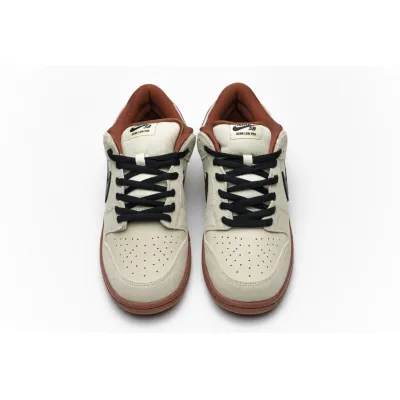 PK Dunk SB Low Pro Hennessy, BQ6817-100 02