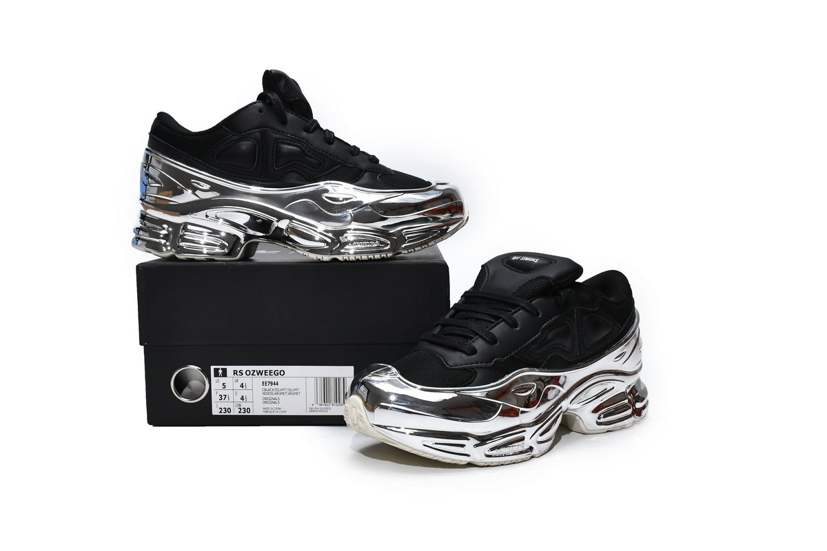 PK Ozweego Raf Simons Core Black Silver Metallic, EE7944