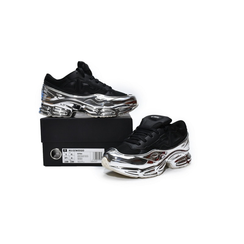PK Ozweego Raf Simons Core Black Silver Metallic, EE7944