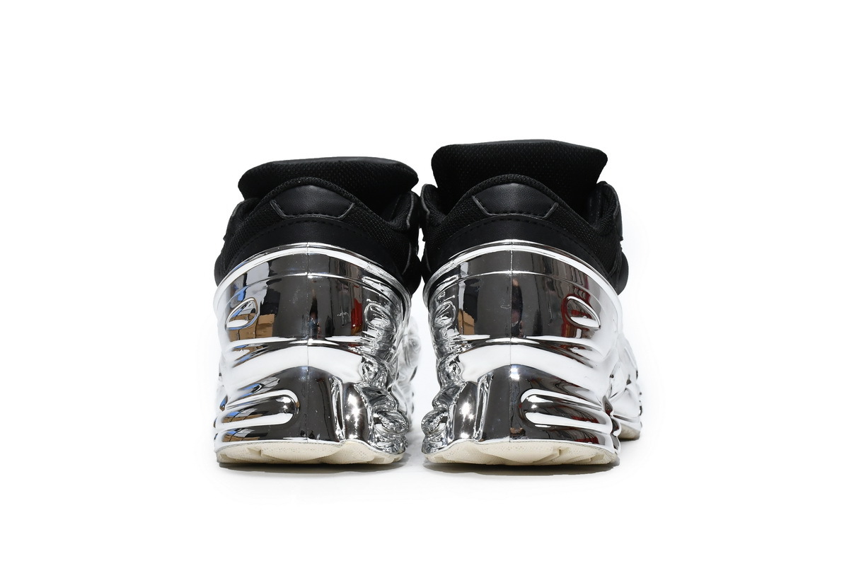 PK Ozweego Raf Simons Core Black Silver Metallic, EE7944