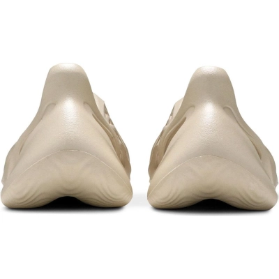 PK Yeezy Foam RNNR Sand, FY4567 02