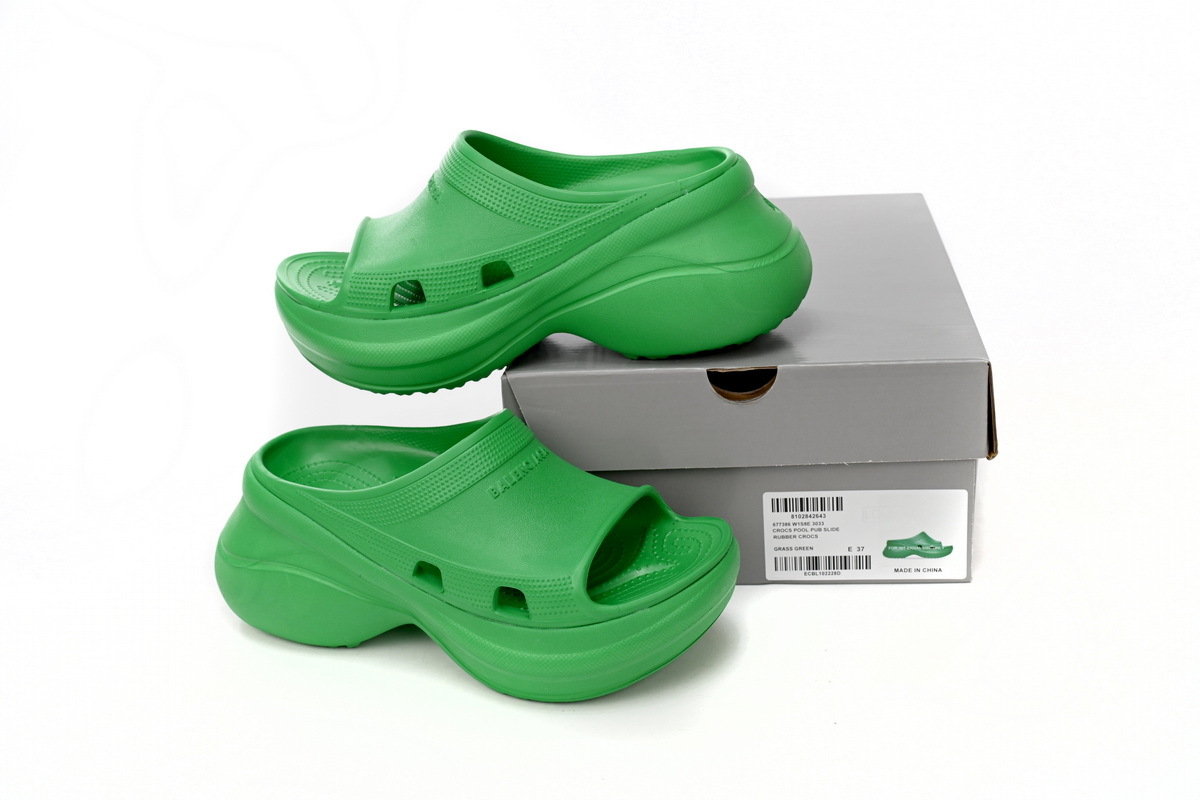 PK BALENCIAGA Pool Crocs Green,677386 W1S8E 3033 