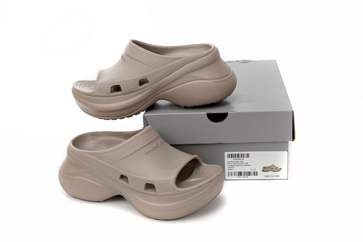 PK BALENCIAGA Pool Crocs Beige, 677386 W1S8E 2500 