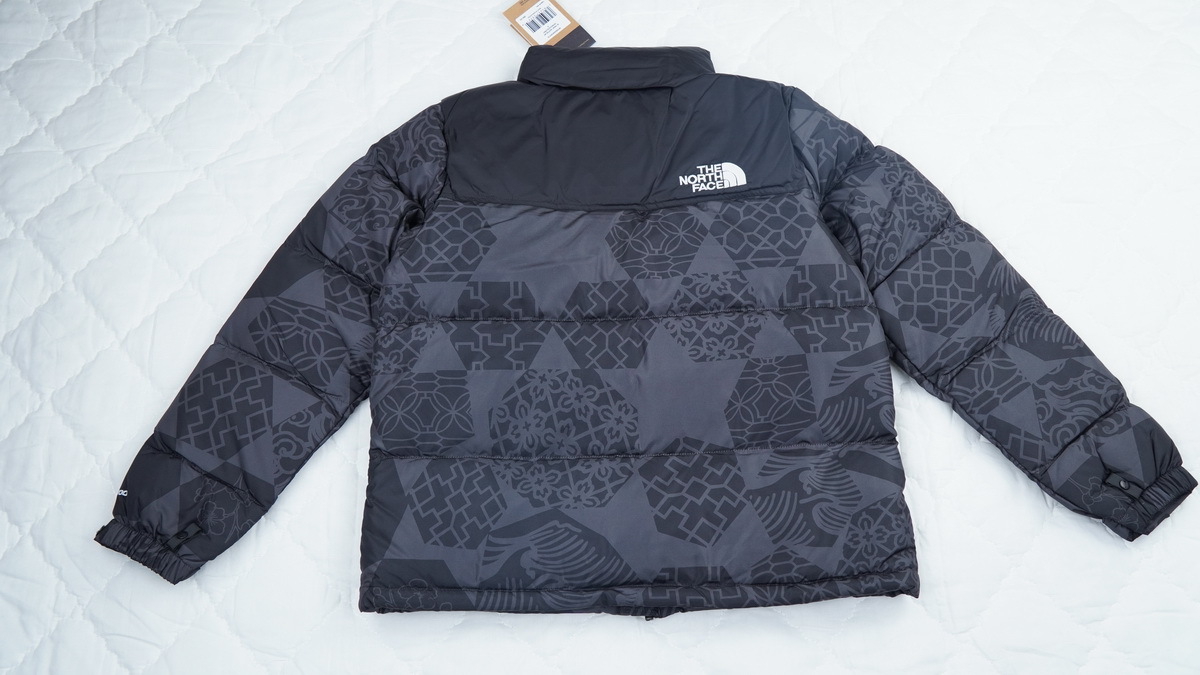 PK TheNorthFace Splicing White And Black Paper Cuttings