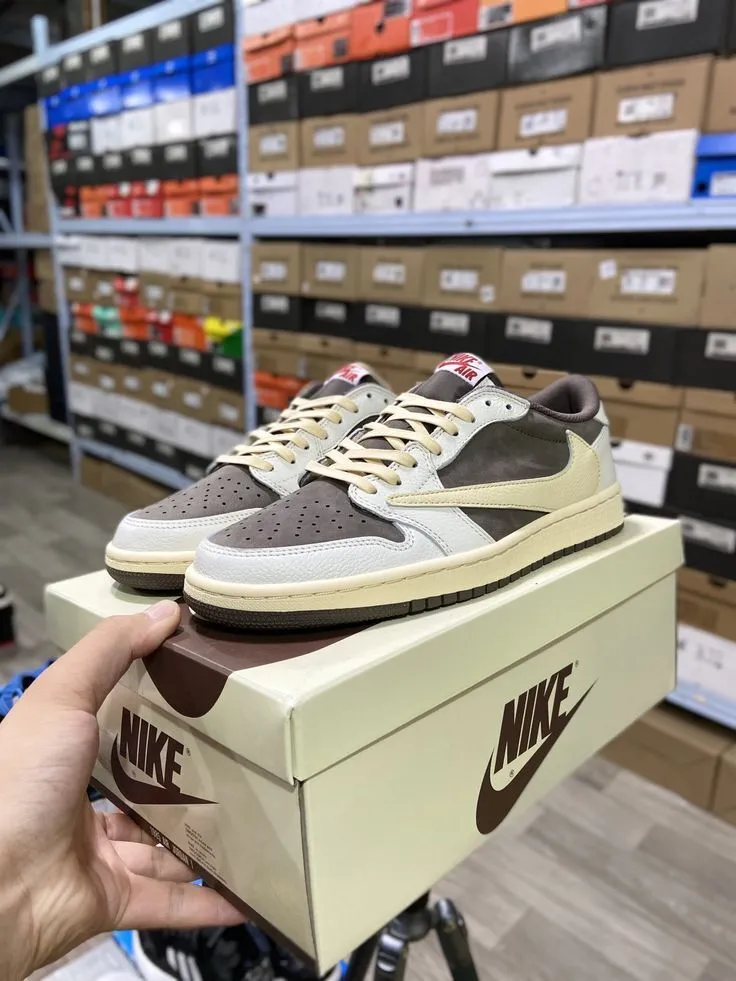 Jordan 1 Retro Low OG SP Travis Scott Reverse Mocha