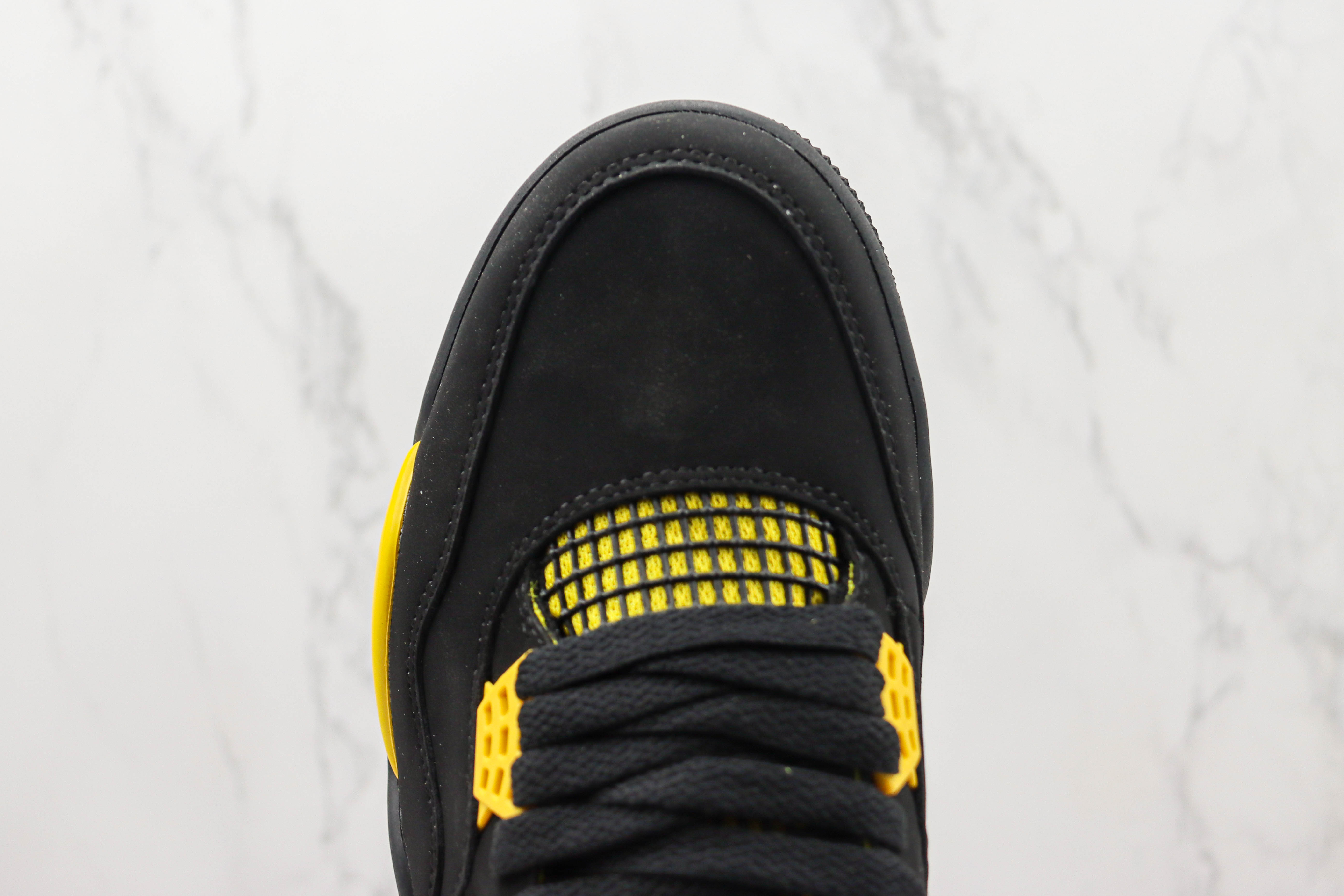 Air Jordan 4 Thunder