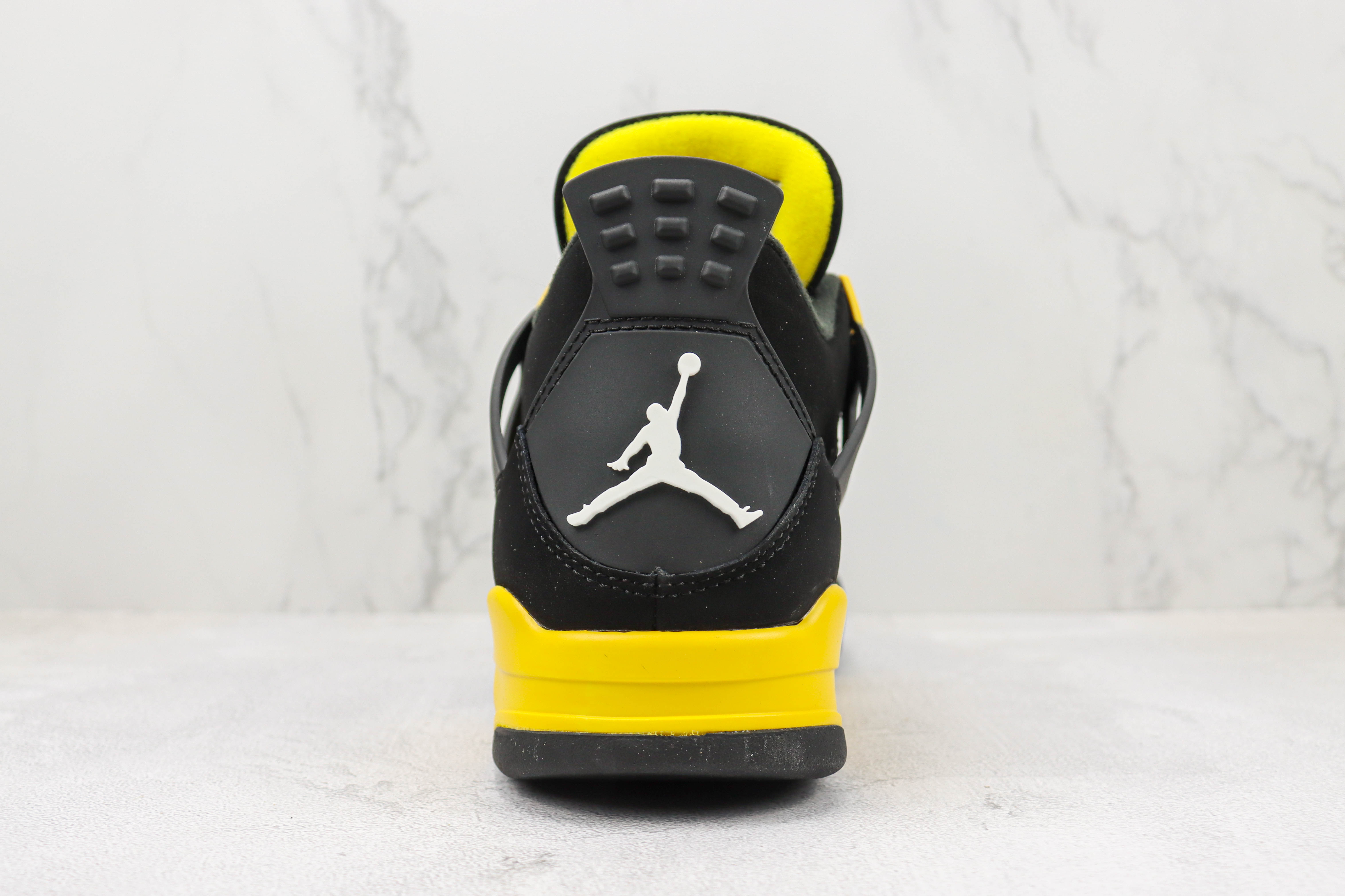 Air Jordan 4 Thunder