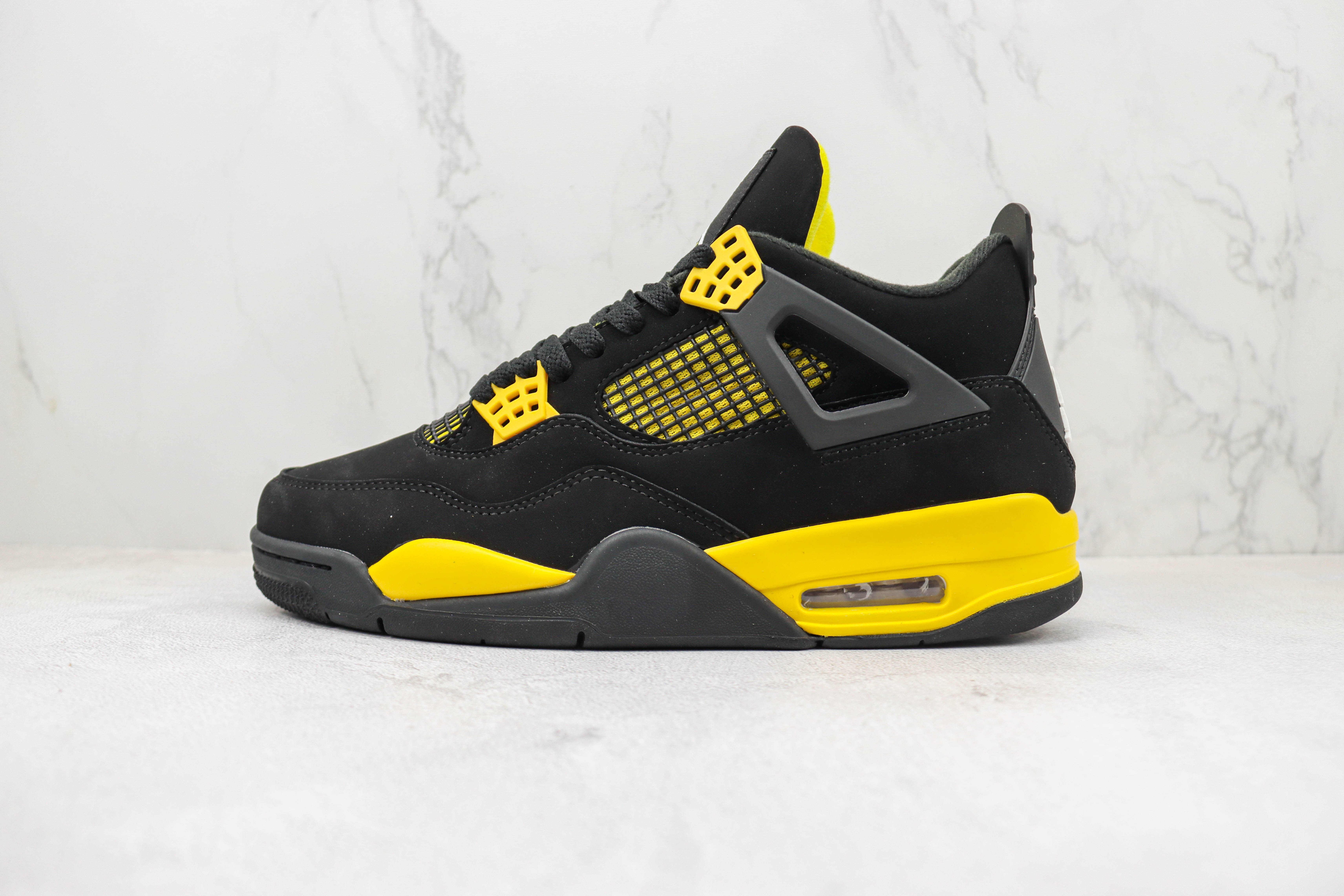 Air Jordan 4 Thunder