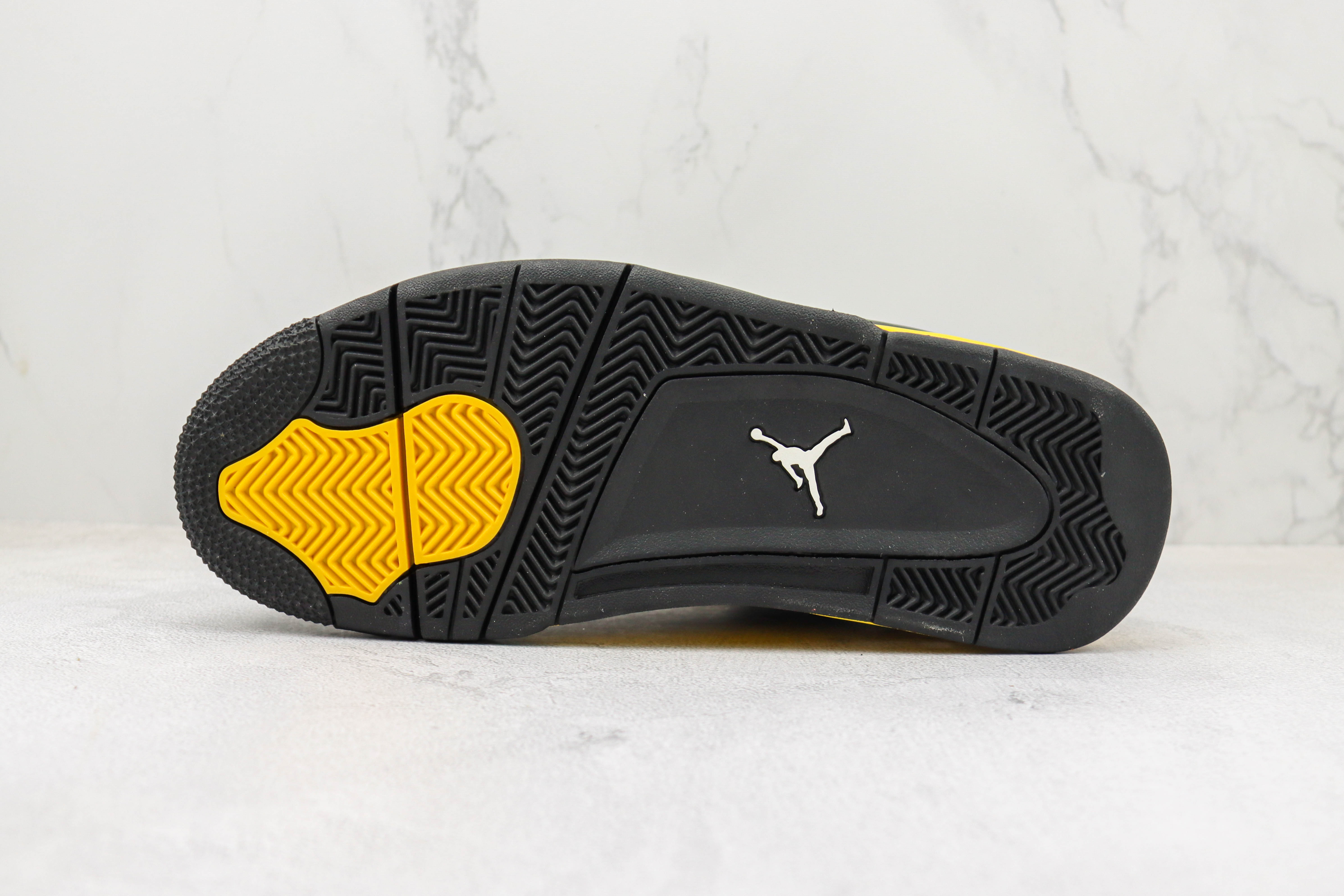 Air Jordan 4 Thunder