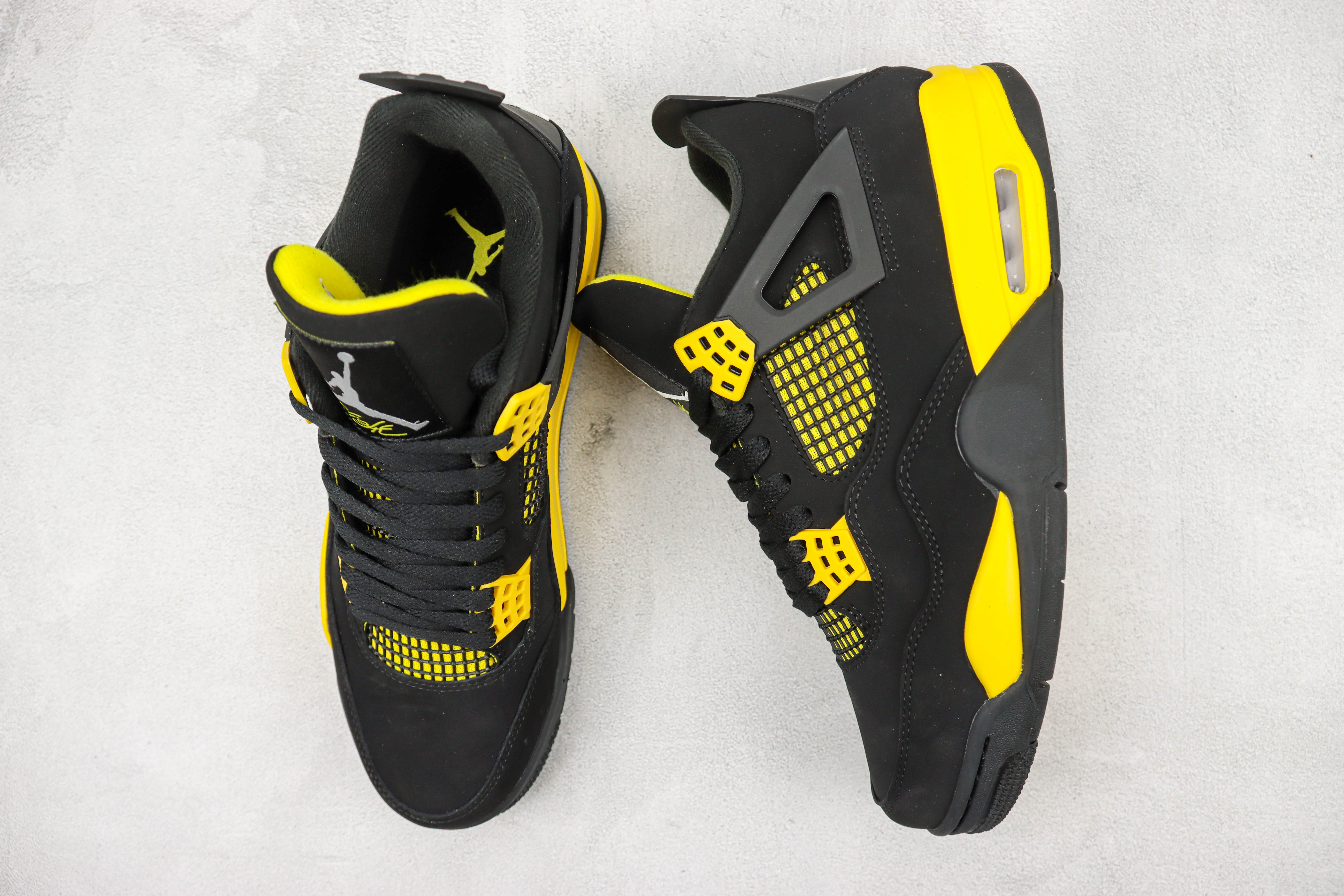 Air Jordan 4 Thunder