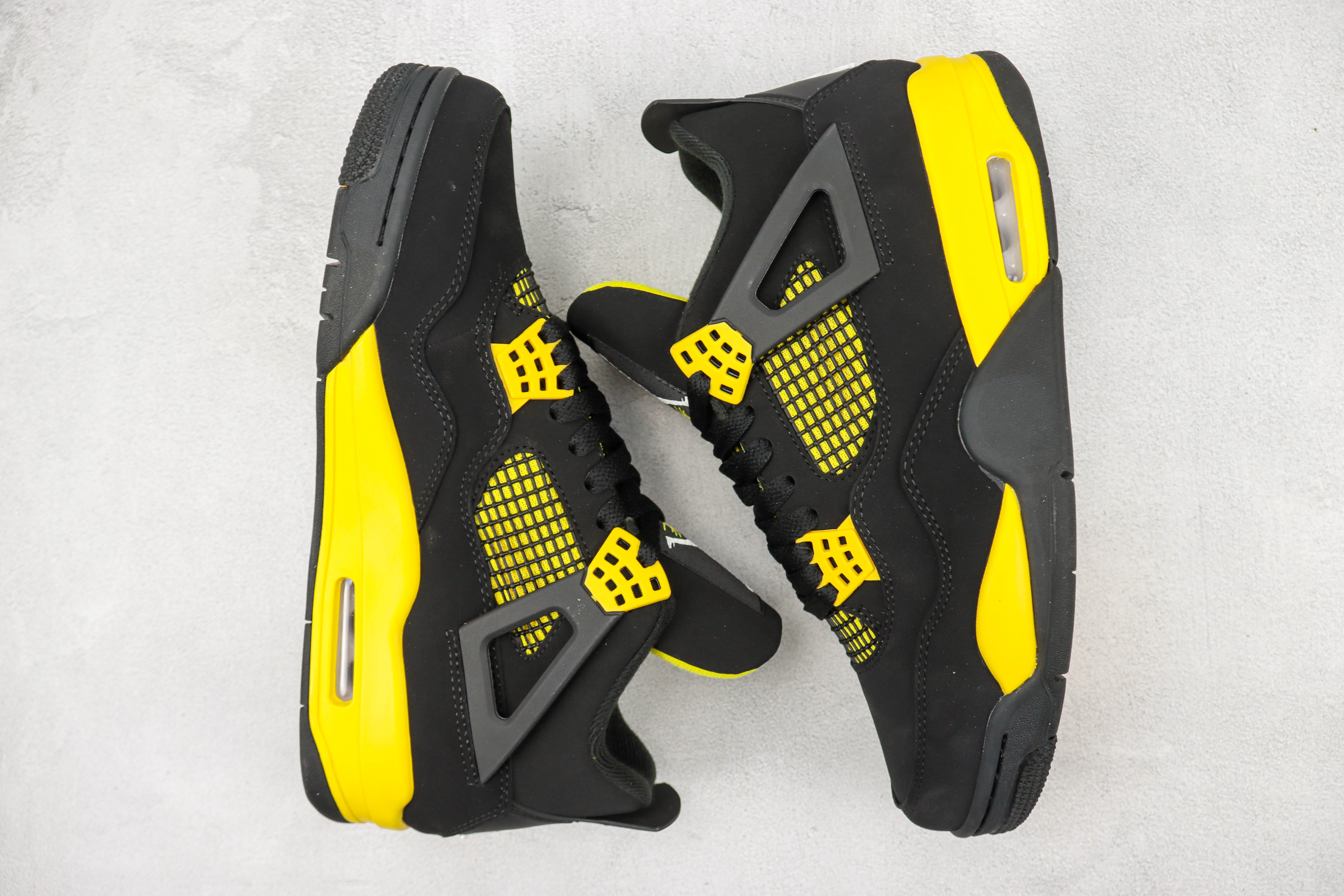Air Jordan 4 Thunder