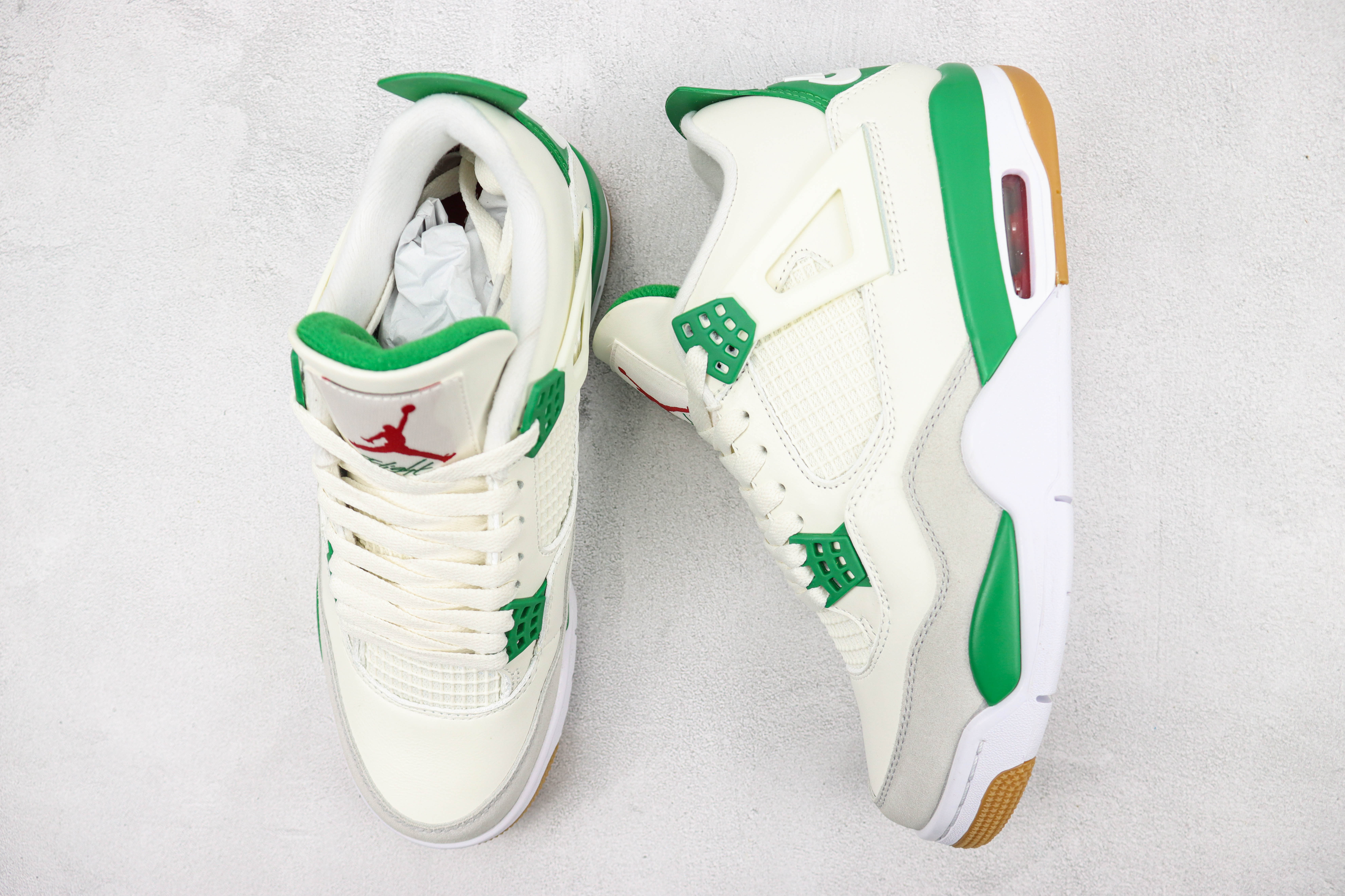 Nike SB x Air Jordan 4 “Pine Green”Calaite