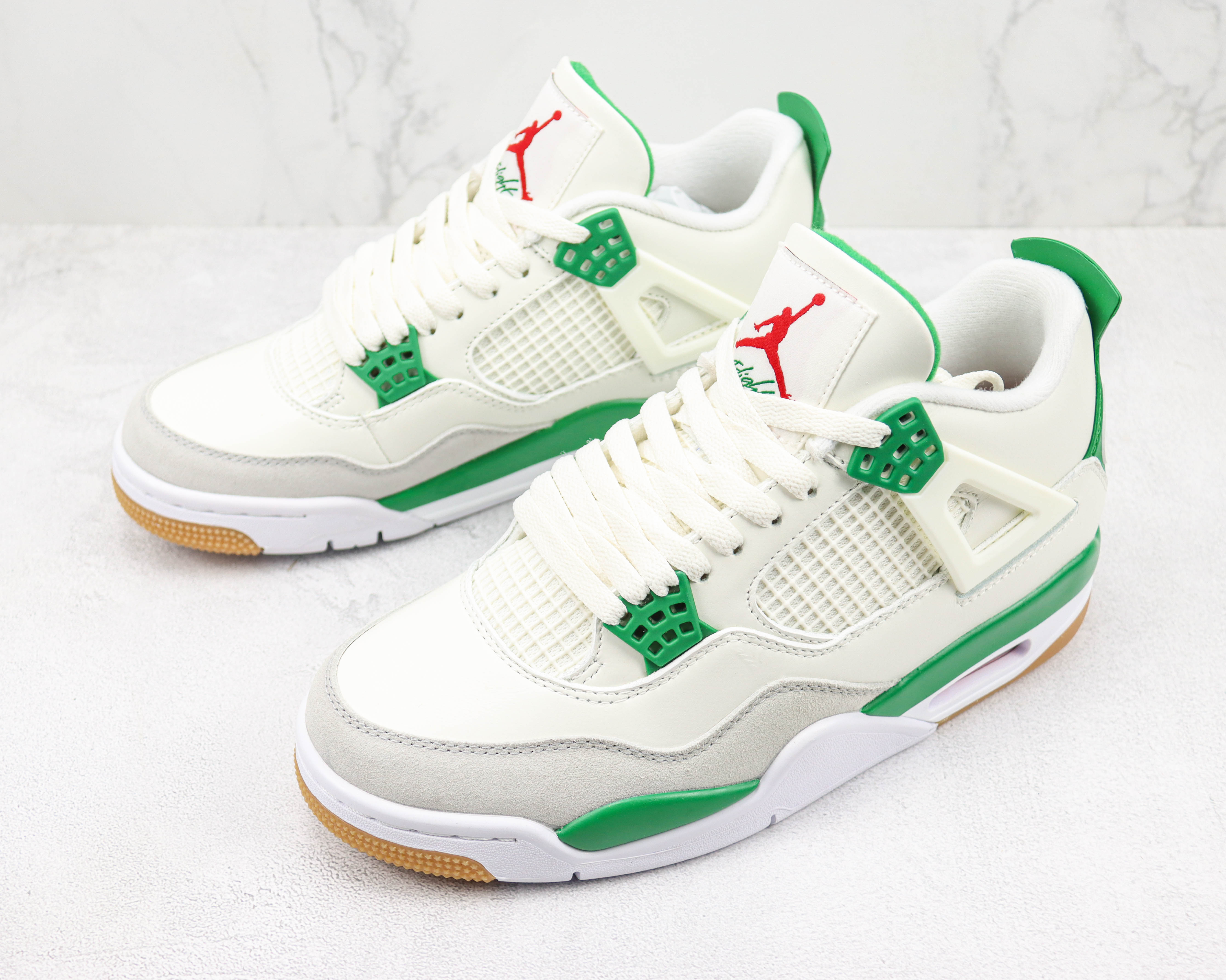 Nike SB x Air Jordan 4 “Pine Green”Calaite