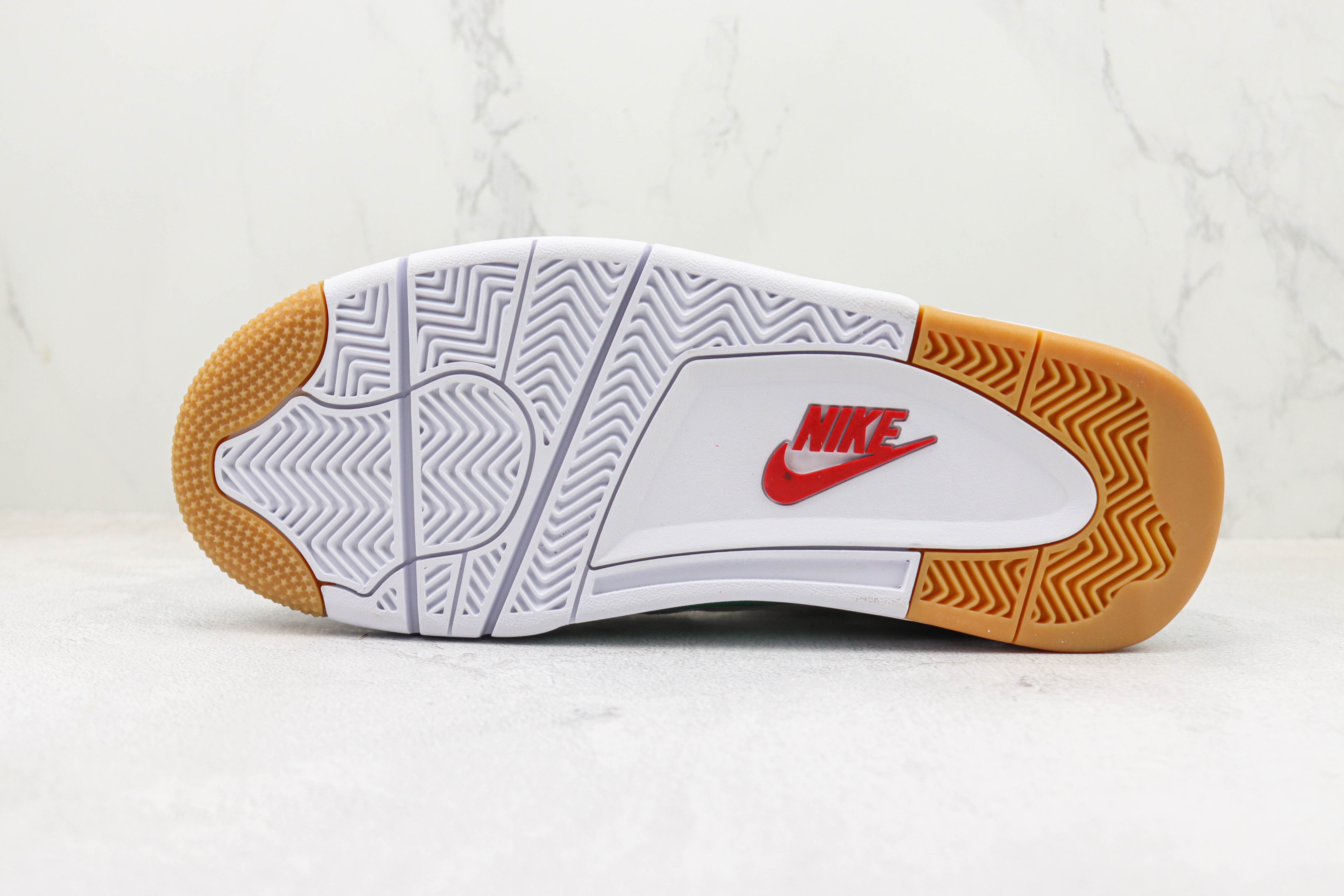 Nike SB x Air Jordan 4 “Pine Green”Calaite